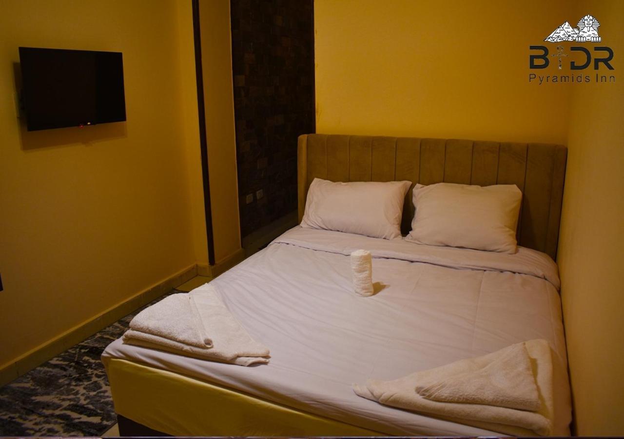 Badr Pyramids View Guest house *